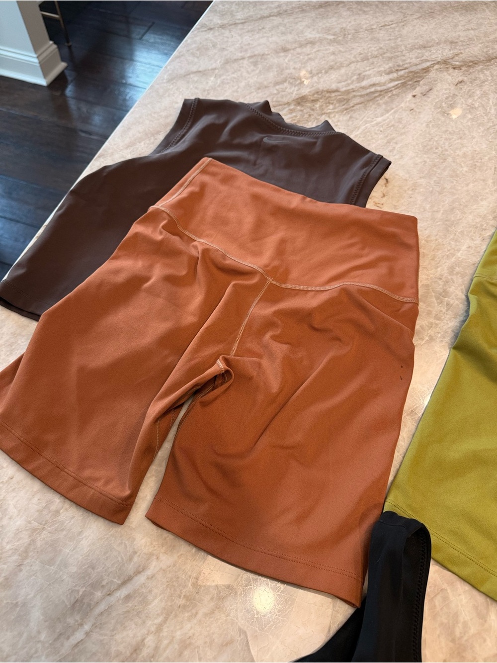Nike women's workout lot - shorts x2, sports bra and top - Picture 4 of 8